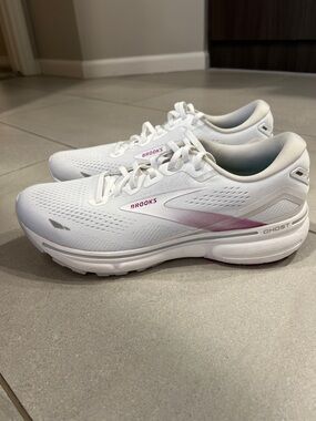 Brooks Women's Running Shoes - White with Pink Accents